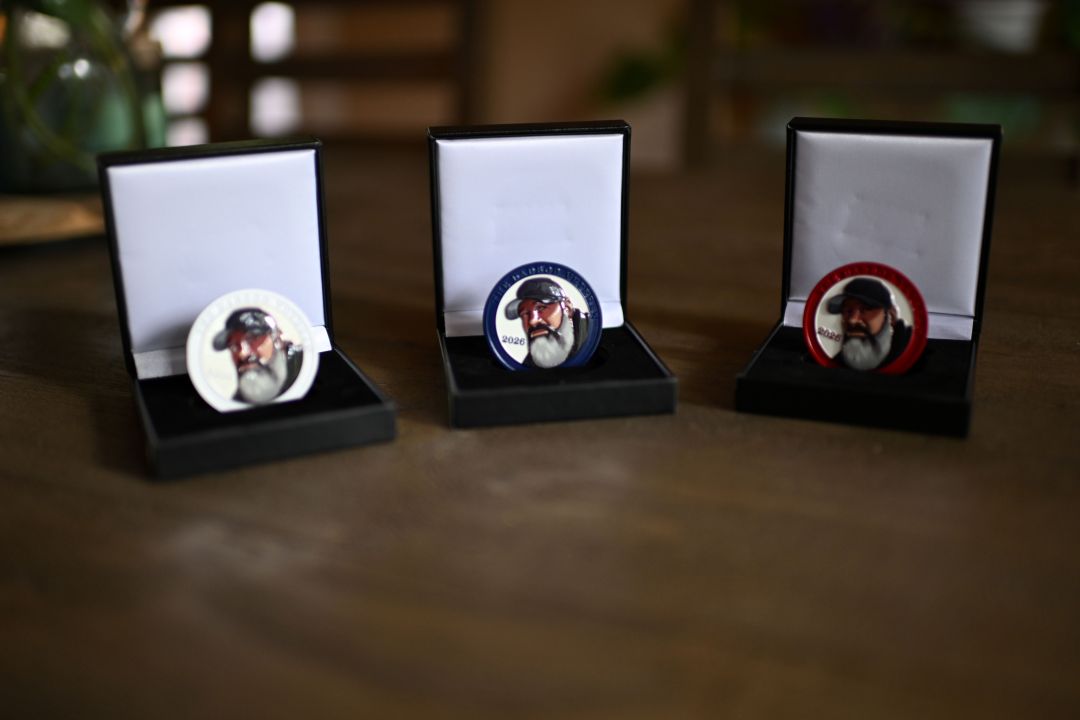 AMERICA 250 Dadbod Veteran Challenge Coin Set (Red/White/Blue)